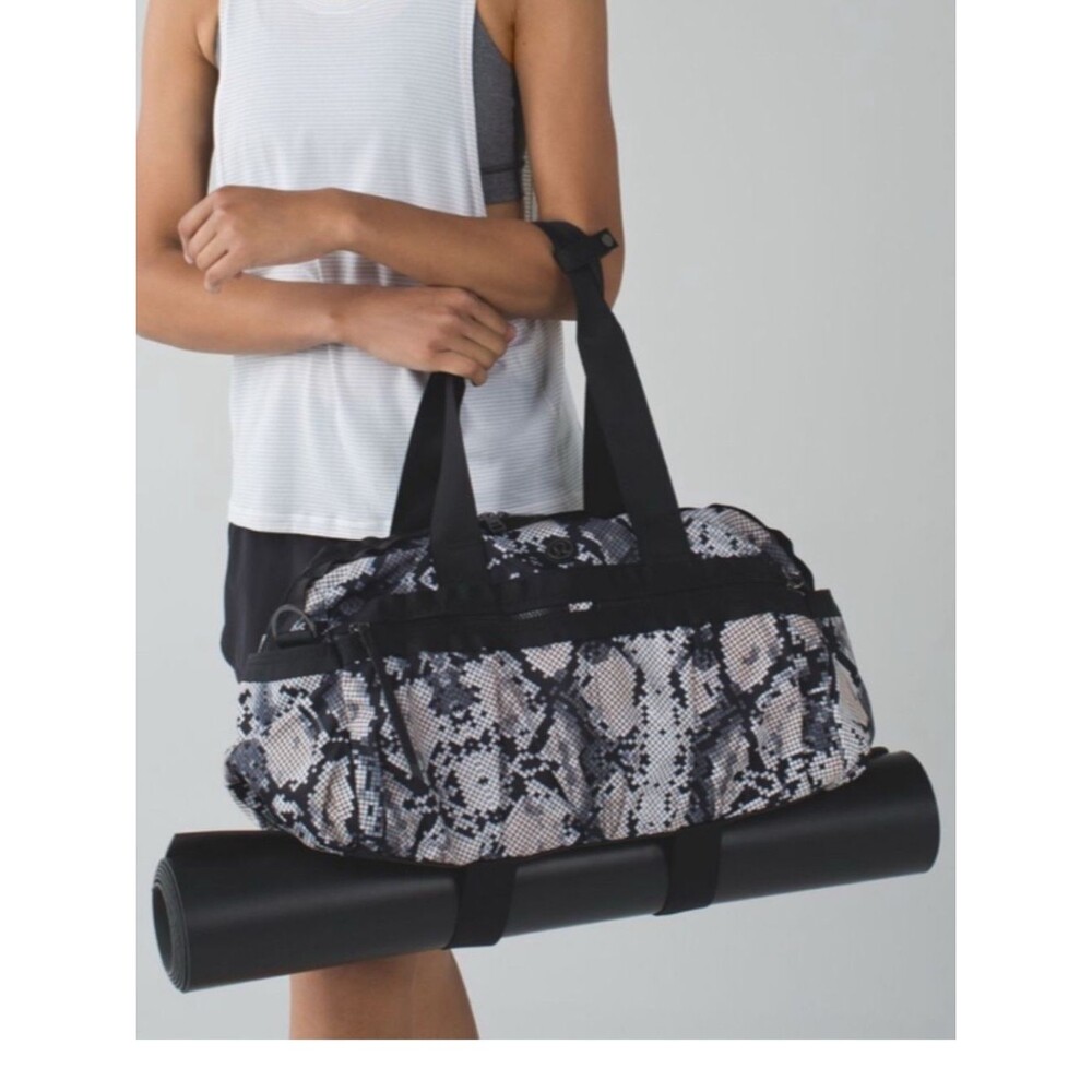 Lululemon’s gym to win duffel bag